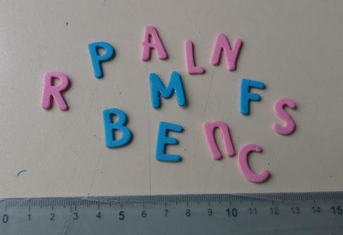 Letras maiusculas em EVA 2x1cm (aprox.) qualquer cor Letras maiusculas em EVA 2x1cm (aprox.) qualquer cor