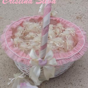 Cesta com conchas personalizadas