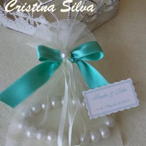 Pulseira de perolas com saco de organza e cartão personalizado