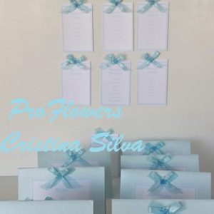 Missal, cartões de placard e marcadores de mesa
