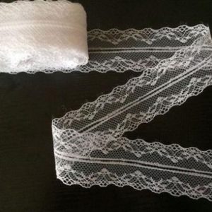 Renda branca - rolo com 10yds (aprox.9,20mt x 4cm largura)