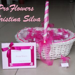 Cesta com brindes e livro de honra