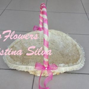Cesta oval decorada em rosa fushia