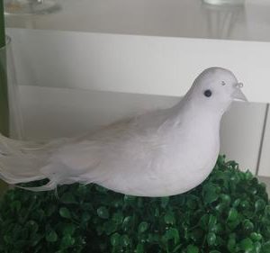 Pomba branca com penas 20cm