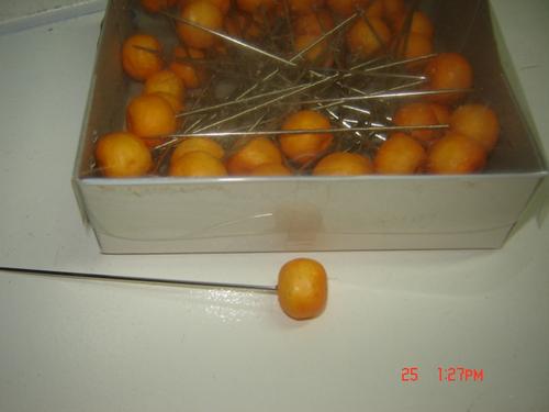 Laranja mini c/alfinete 1,5cm 48uni Laranja mini c/alfinete 1,5cm 48uni