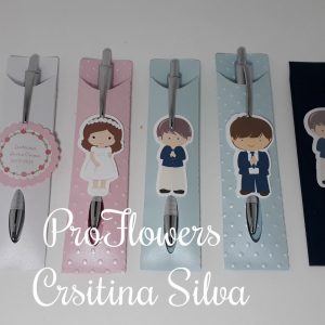Caneta em base de cartolina com etiqueta personalizada