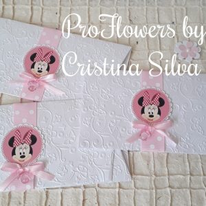 Convite em papel texturado tema Minnie